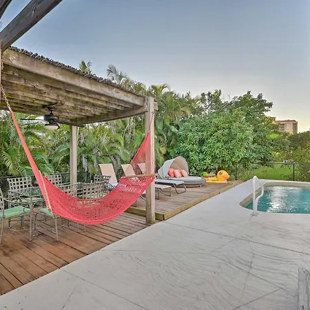 House With Heated Pool And Grill - Walk To Beach!